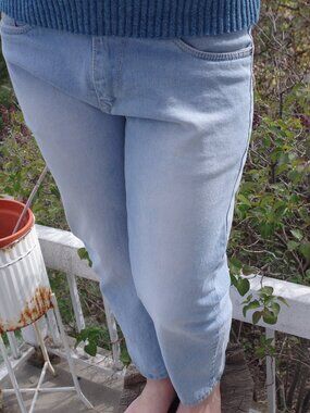 Cropped American Eagle Stone Washed Jeans